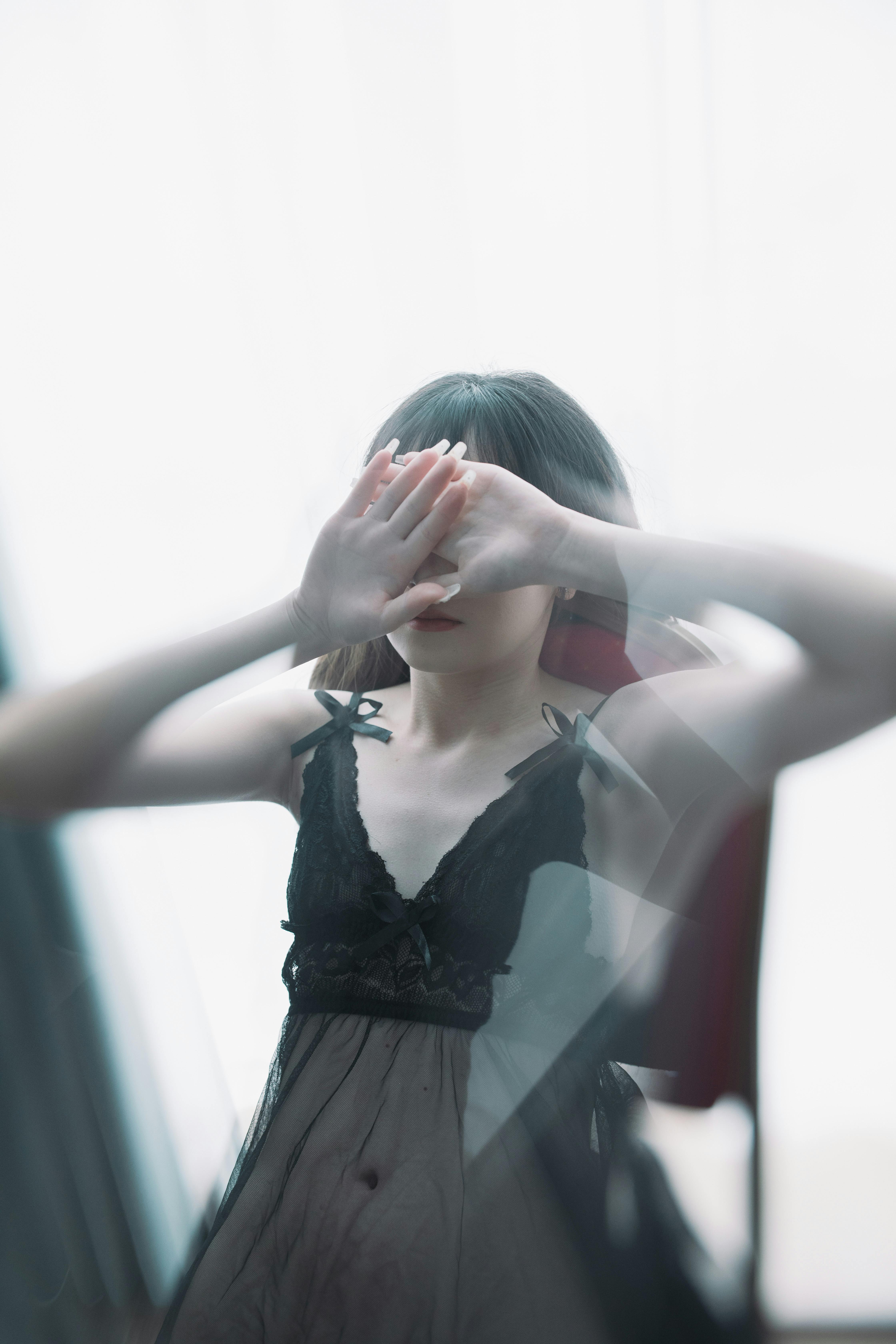 创作者头像：YI REN